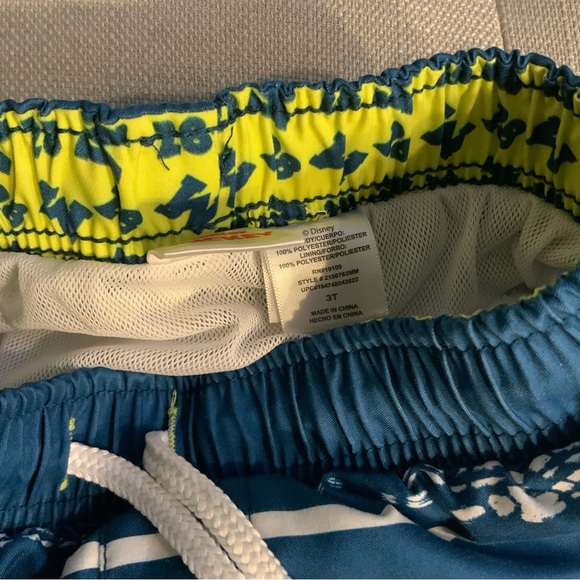 💙Mickey Swim Trunks + Rash Guard💛 - Picture 6 of 6
